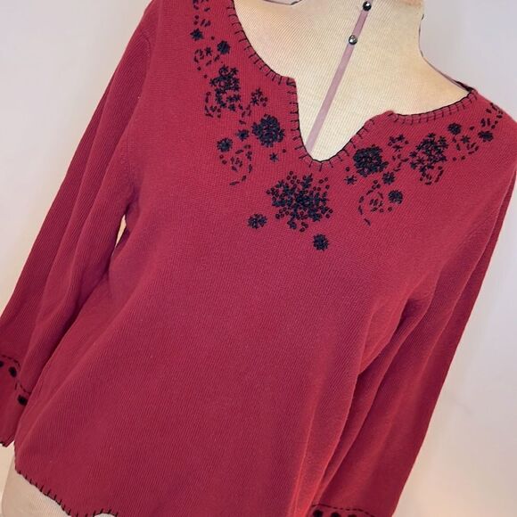 Woolrich Wine Color Sweater with Black Embroidery - Size Large - Picture 2 of 11